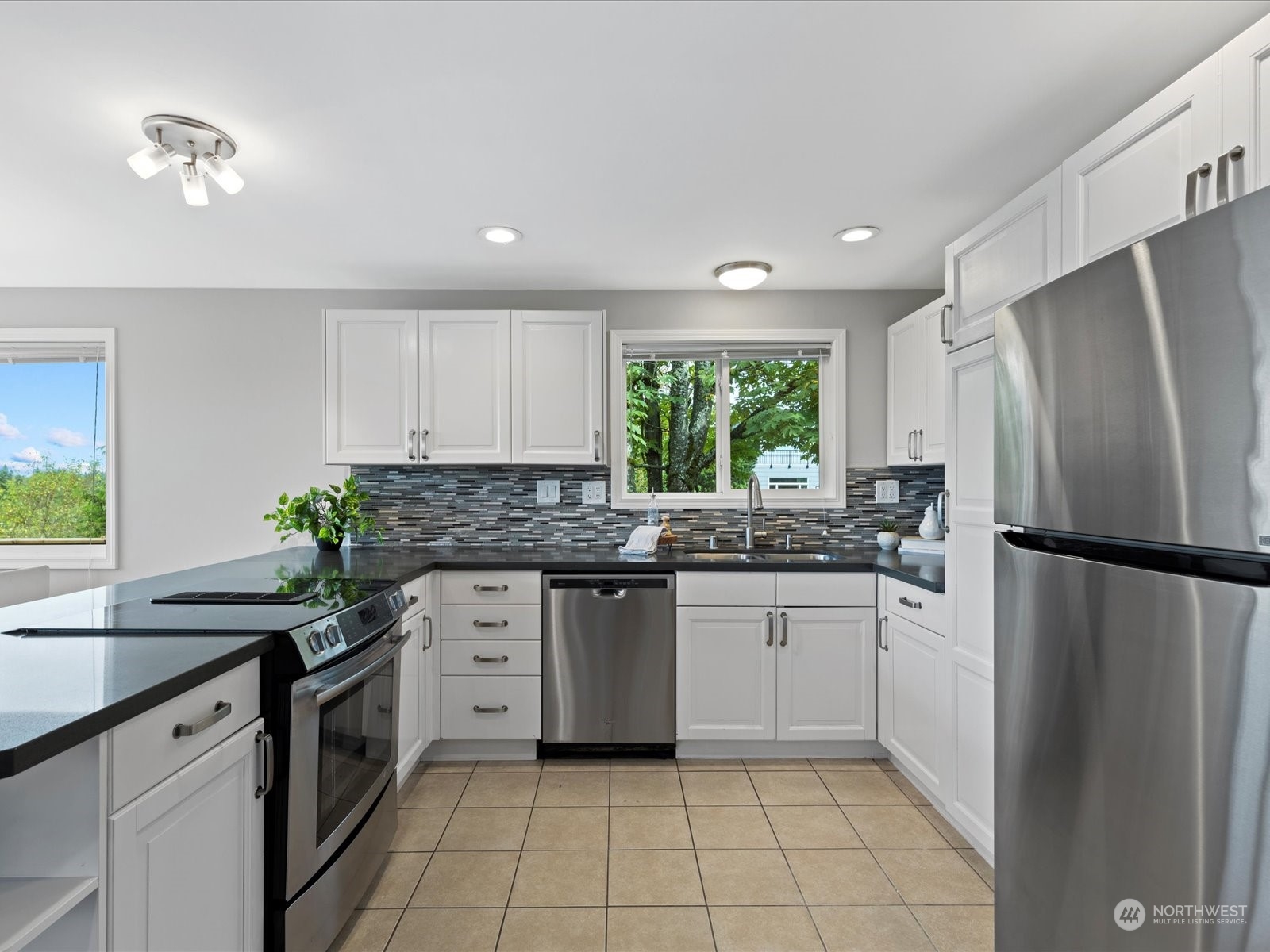 10705 22nd Avenue Southwest Seattle, WA 98146 - Photo 9 of 40