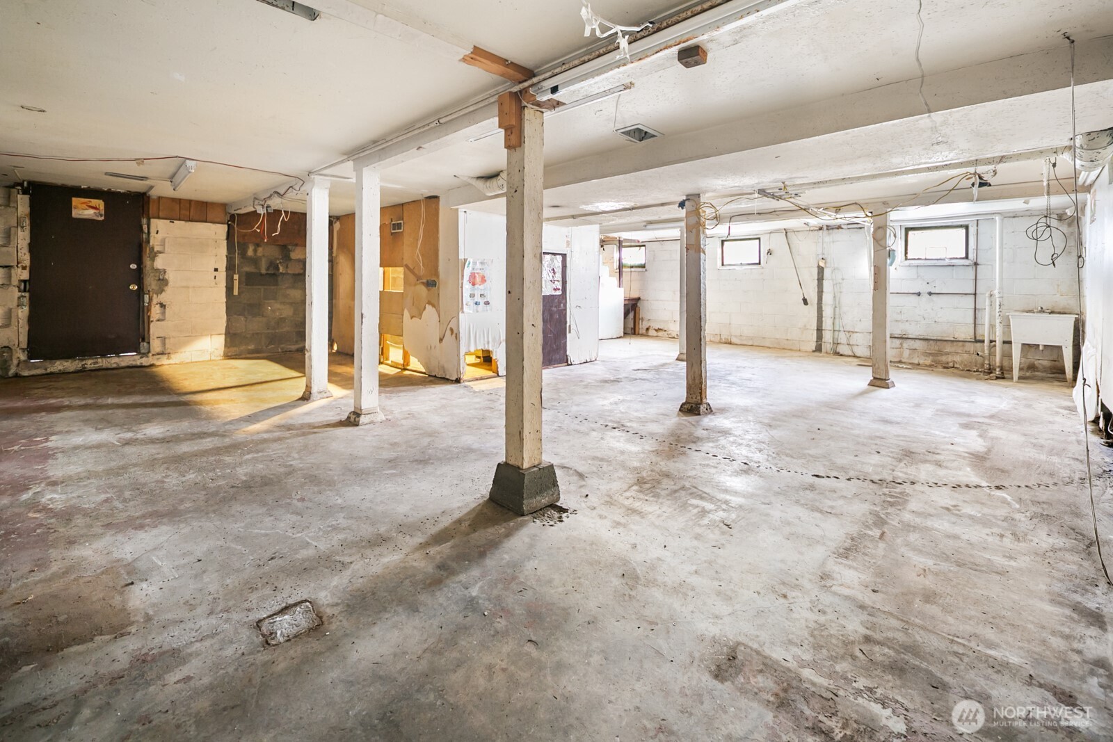 3226 South Edmunds Street Seattle, WA 98118 - Photo 23 of 35 a view of a building with glass door