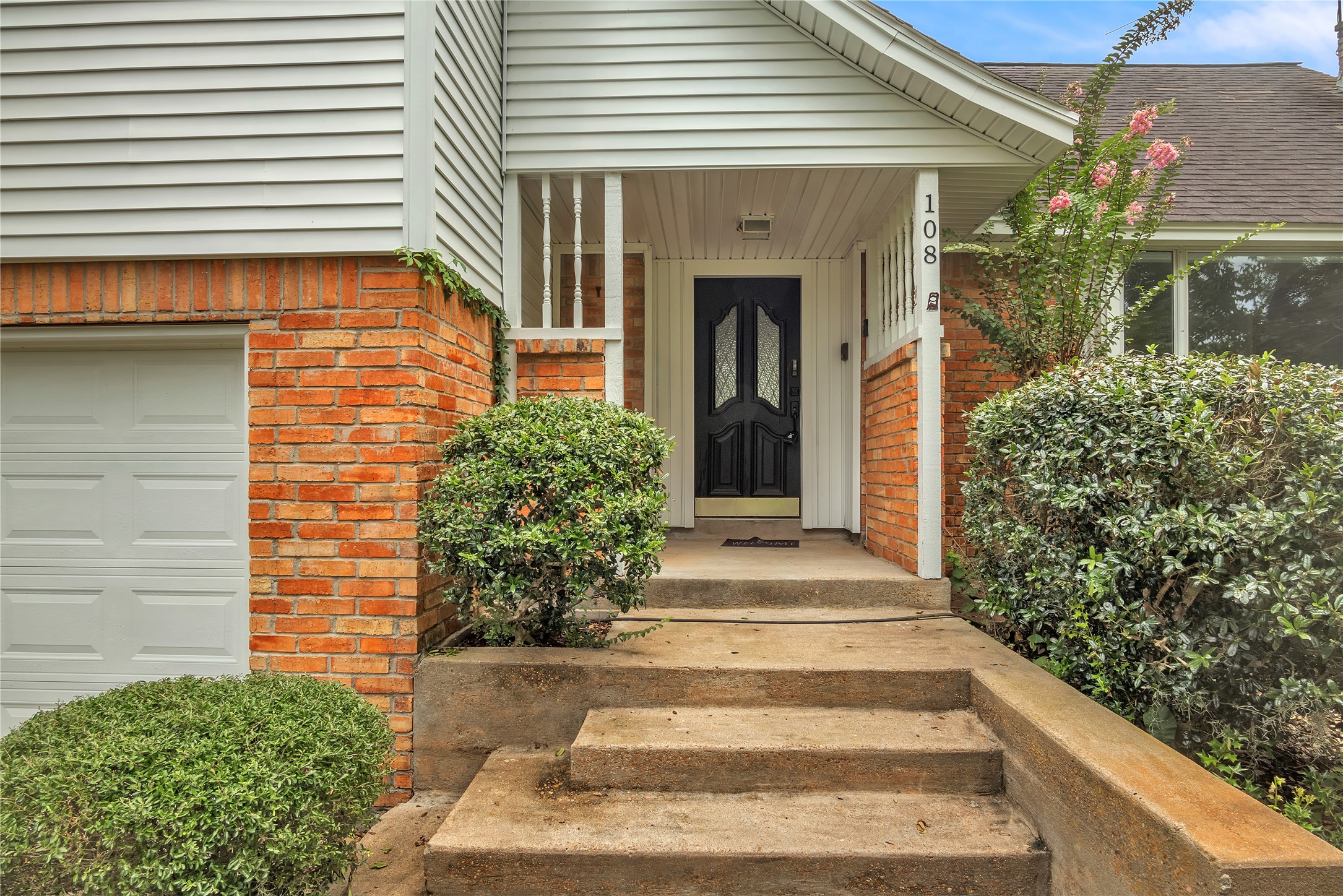 108 Woodland Road Lake Jackson, TX 77566 - Photo 3 of 50