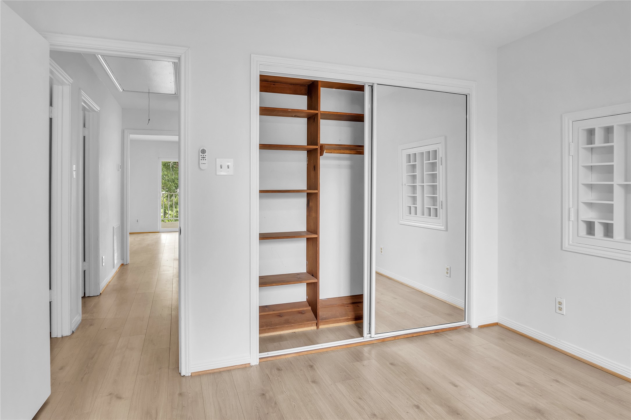 108 Woodland Road Lake Jackson, TX 77566 - Photo 40 of 50 an empty room with windows and closet
