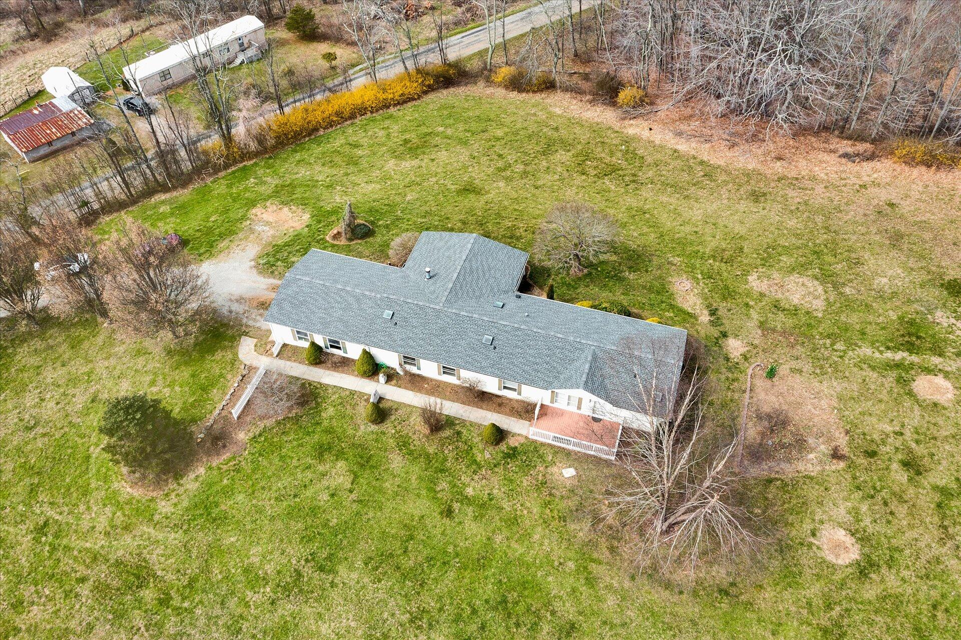 2121 Cannady School Road Southeast Floyd, VA 24091 - Photo 4 of 41 a view of an outdoor space