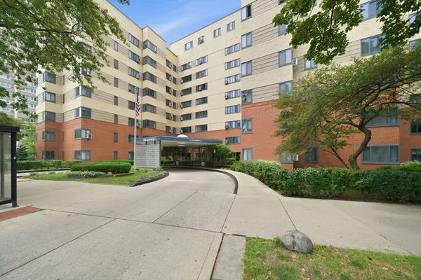 $169,999 | 5044 North Marine Drive, Unit A7, Chicago, IL 60640