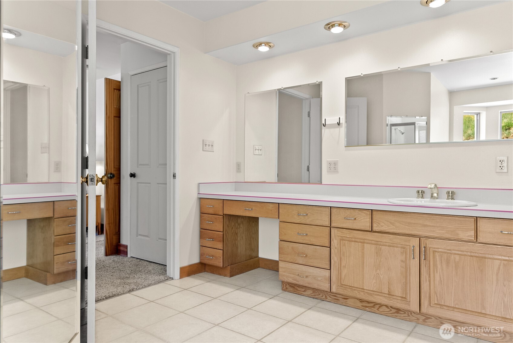 427 Rendezvous Road Winthrop, WA 98862 - Photo 29 of 40 a spacious bathroom with a sink and a mirror
