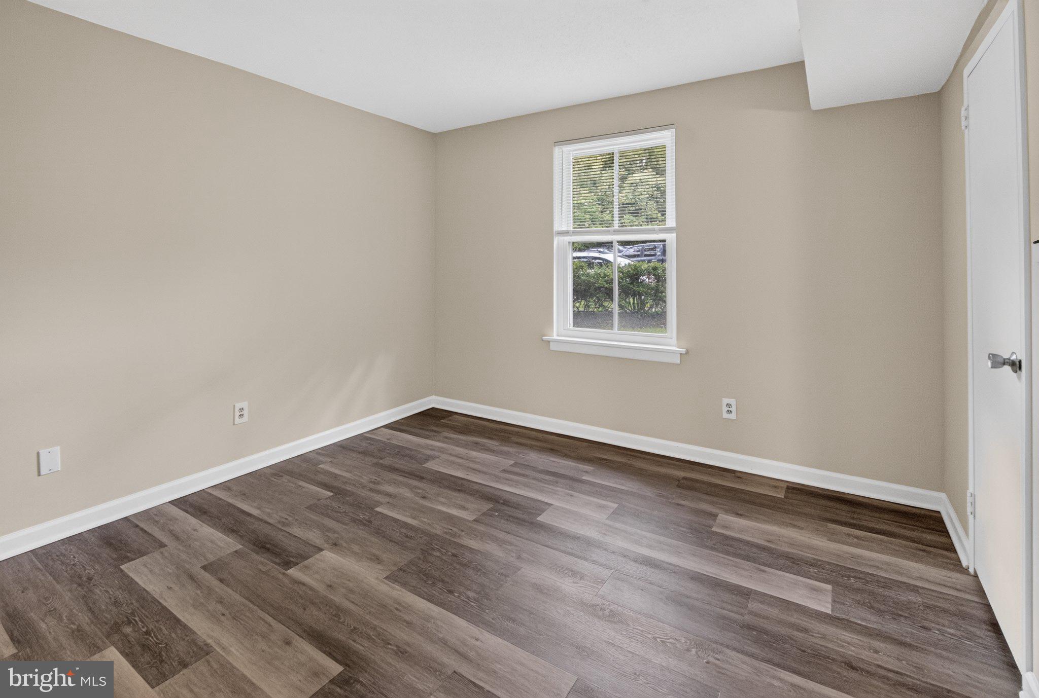 11617 Stoneview Square, Unit 1B Reston, VA 20191 - Photo 11 of 18 Bright and airy blank canvas room.
