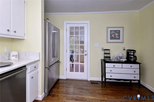 a view of a hallway with closet