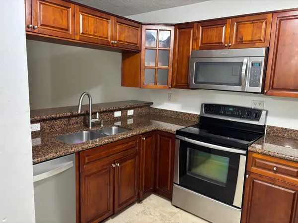 $2,000 | 9959 Nob Hill Place, Unit 9959, Sunrise, FL 33351