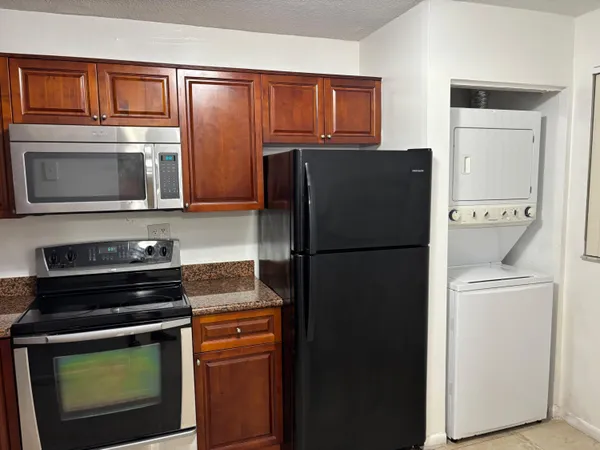 $2,000 | 9959 Nob Hill Place, Unit 9959, Sunrise, FL 33351