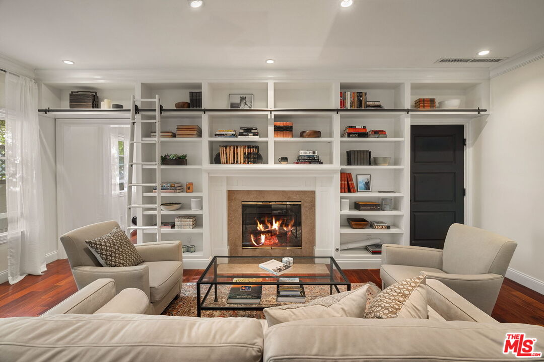 3457 Maplewood Avenue Los Angeles, CA 90066 - Photo 8 of 26