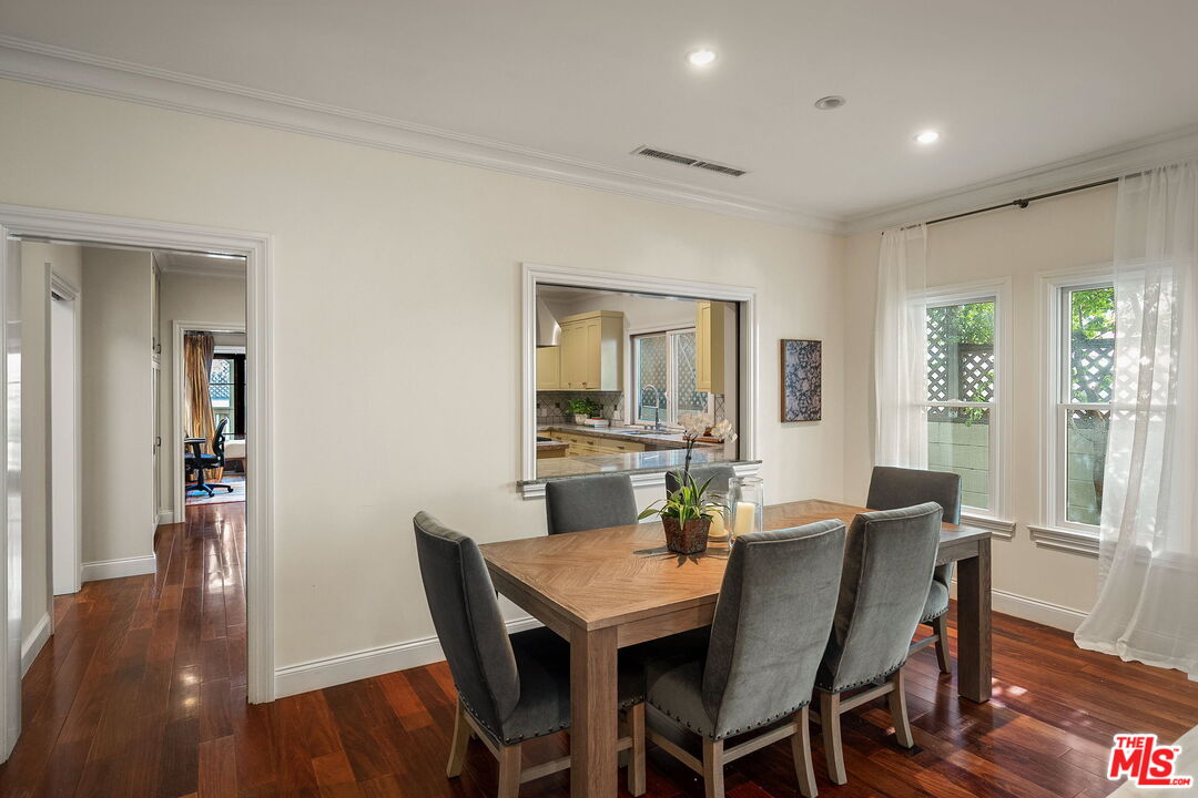 3457 Maplewood Avenue Los Angeles, CA 90066 - Photo 9 of 26