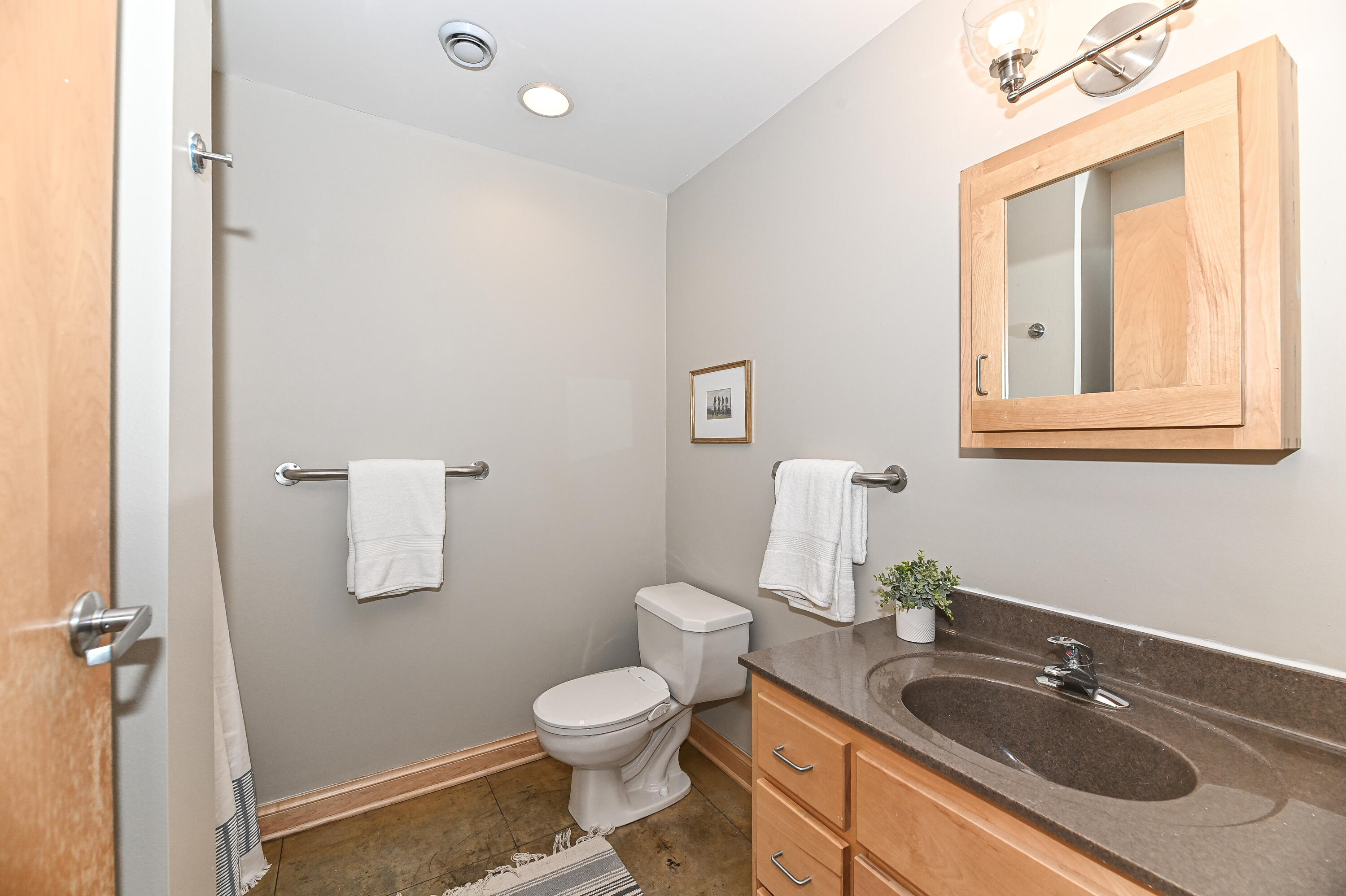 904 East Pearson Street, Unit 401 Milwaukee, WI 53202 - Photo 26 of 43 Pearson-28