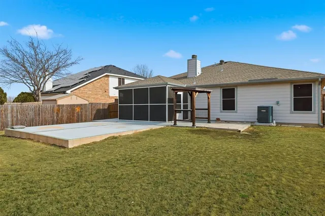 $335,000 | 205 Broken Arrow Lane, Krum, TX 76249