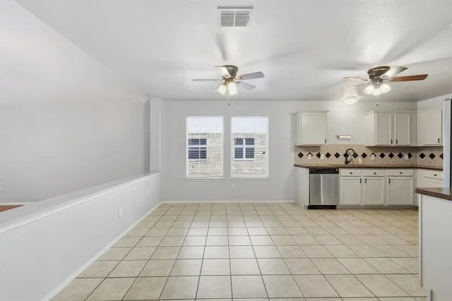 $335,000 | 205 Broken Arrow Lane, Krum, TX 76249