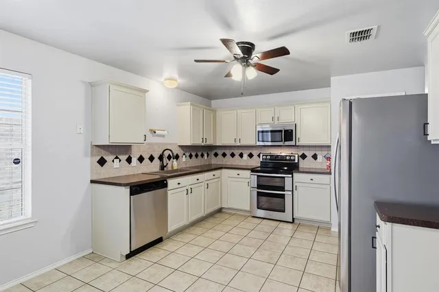 $335,000 | 205 Broken Arrow Lane, Krum, TX 76249