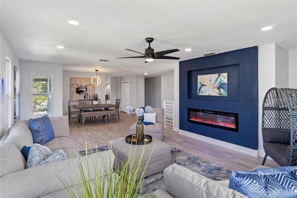 307 161st Avenue Redington Beach, FL 33708 - Photo 16 of 41 a living room with furniture