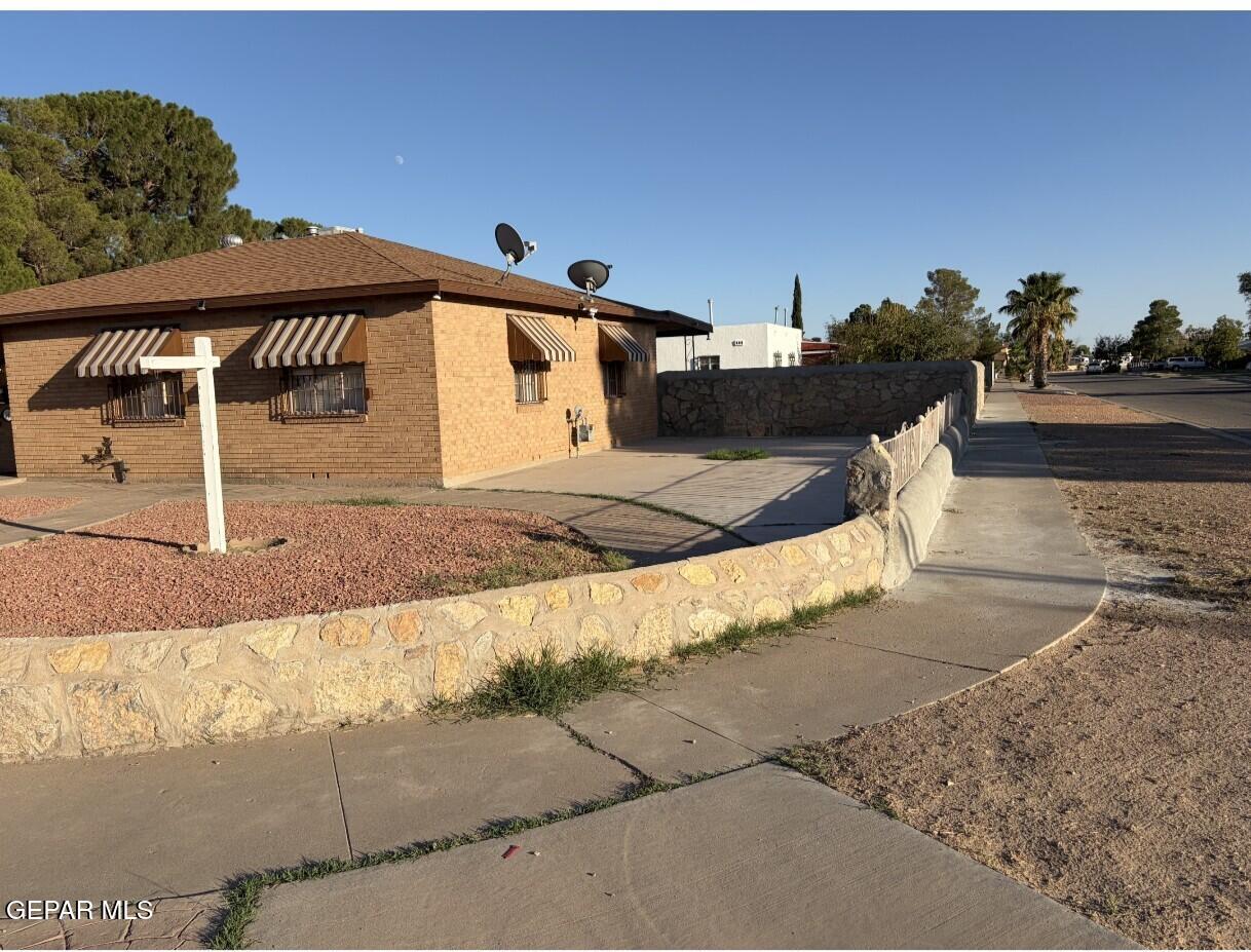 144 South Little Flower Road El Paso, TX 79915 - Photo 7 of 23 LF Front R