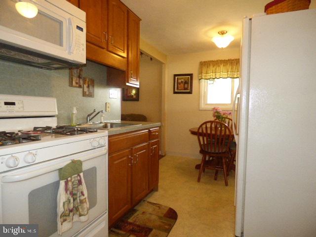3111 Robin Road York, PA 17404 - Photo 4 of 16 Gallery Image 4