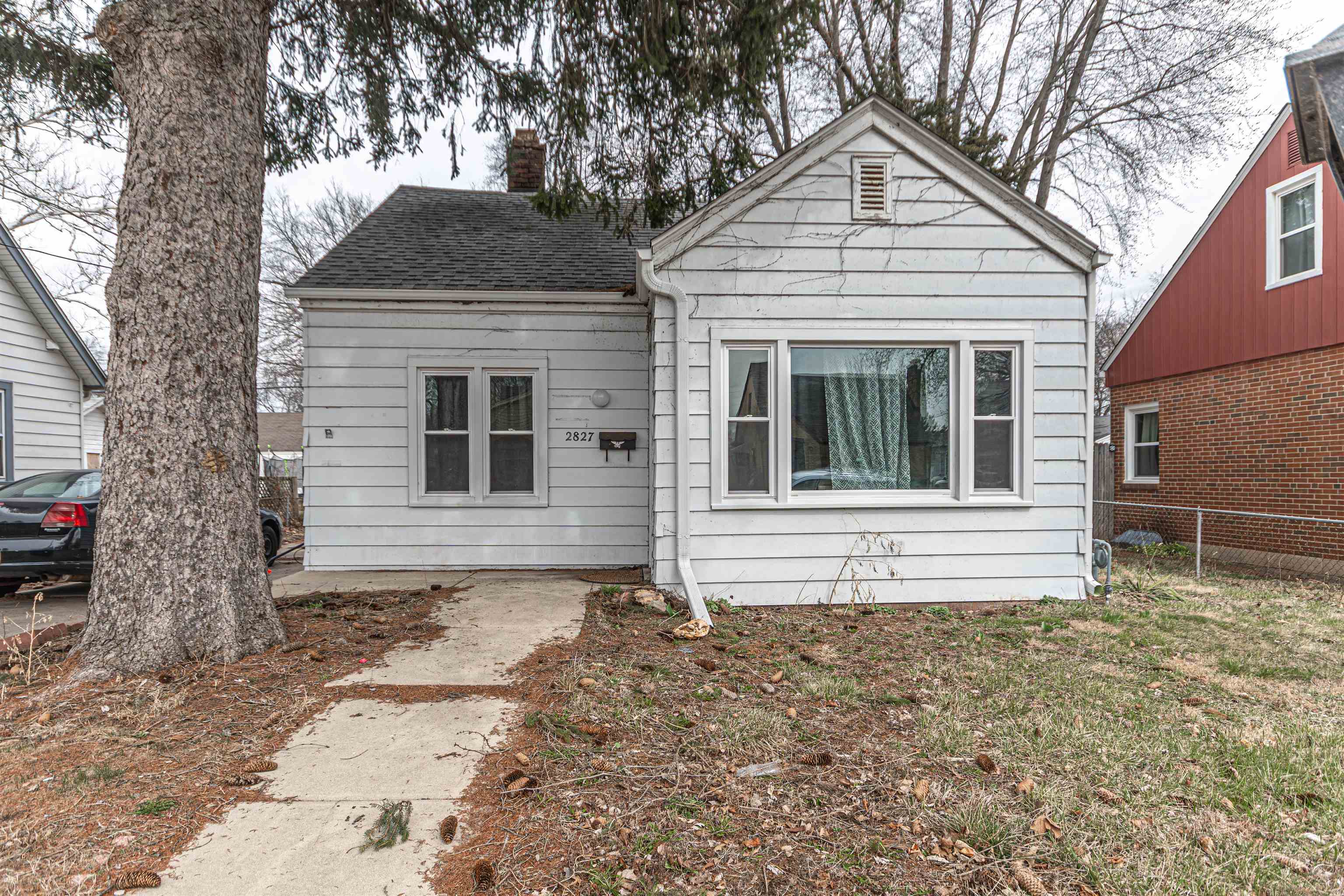2827 Knight Avenue Rockford, IL 61101 - Photo 2 of 16 a front view of a house with garden