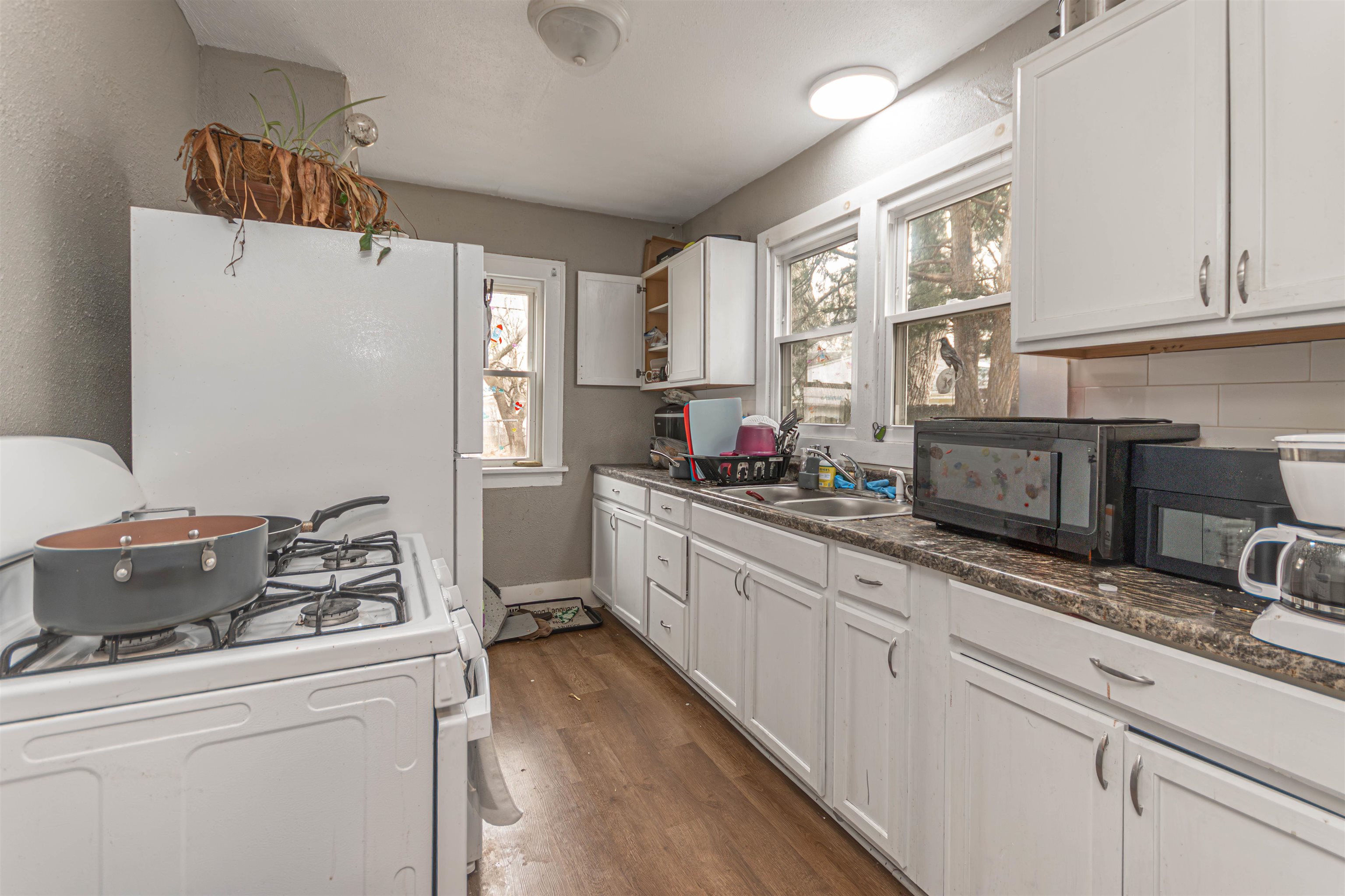 2827 Knight Avenue Rockford, IL 61101 - Photo 8 of 16 a kitchen with granite countertop a sink stove and cabinets
