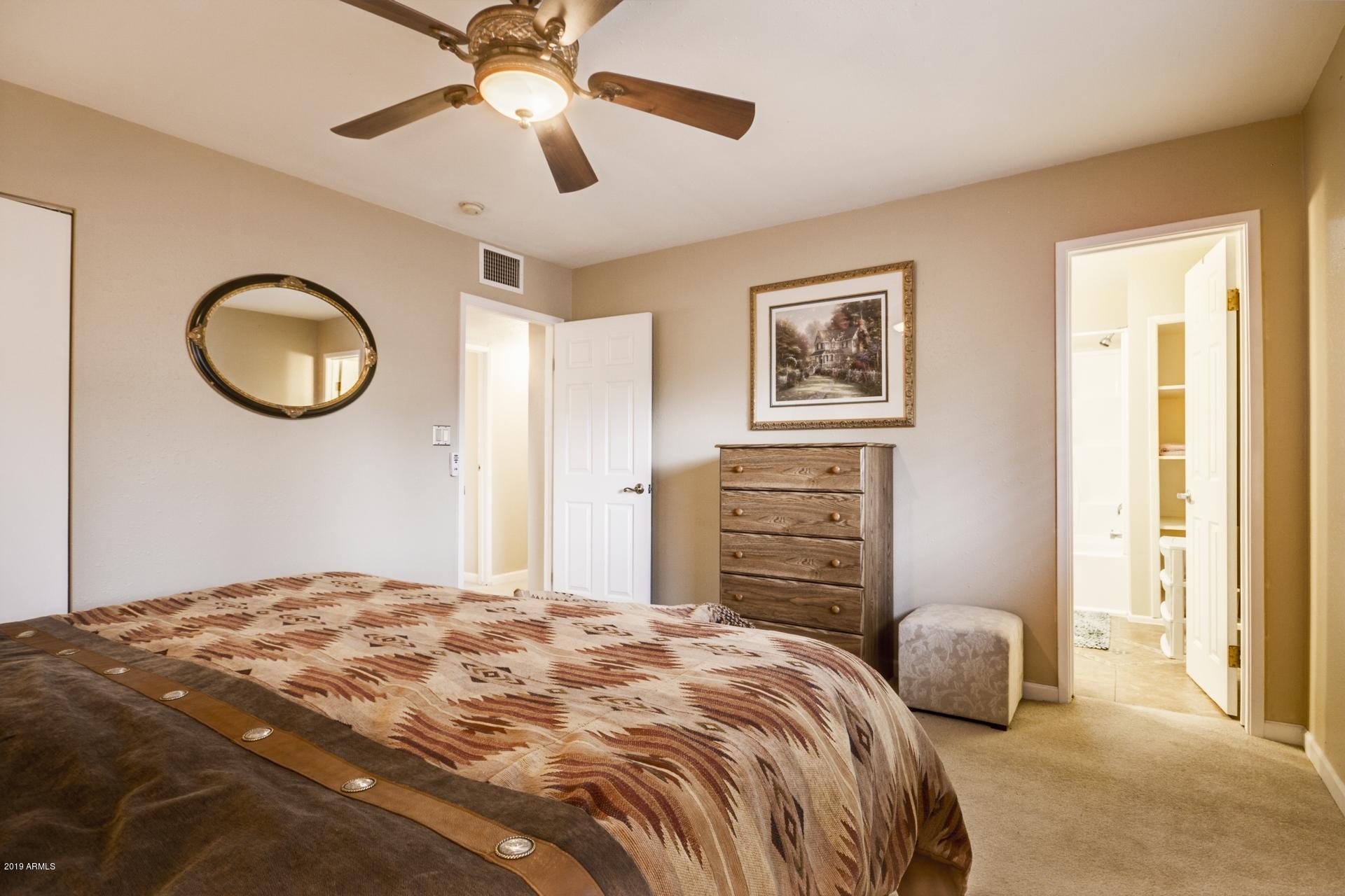 810 South Ridgeway Street Payson, AZ 85541 - Photo 19 of 40 Master bedroom with bath