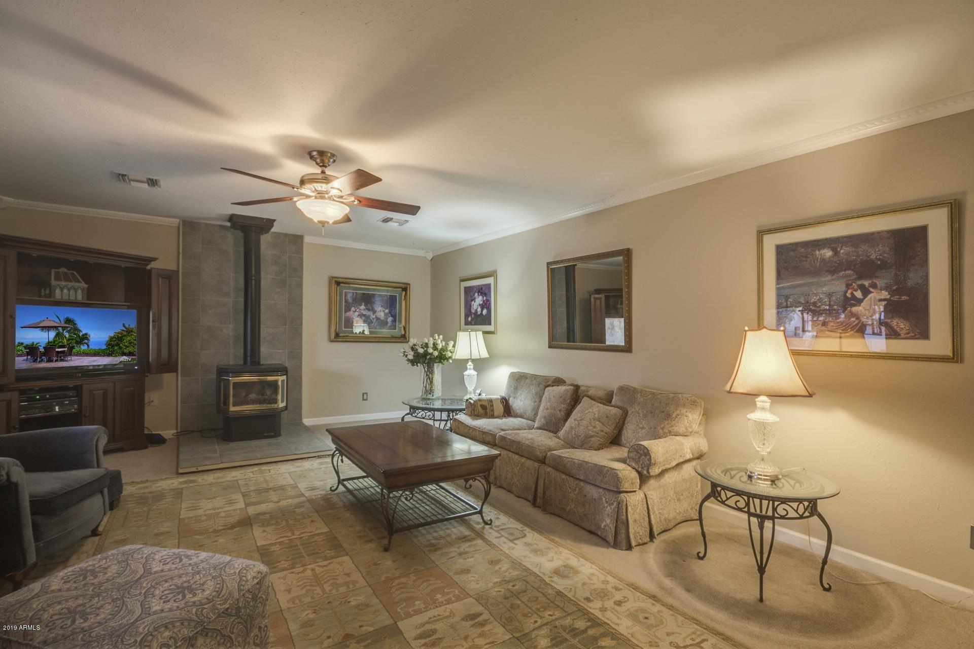 810 South Ridgeway Street Payson, AZ 85541 - Photo 6 of 40 Living Room