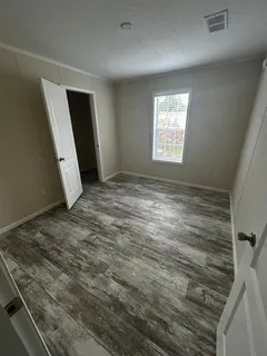 a view of empty room with window