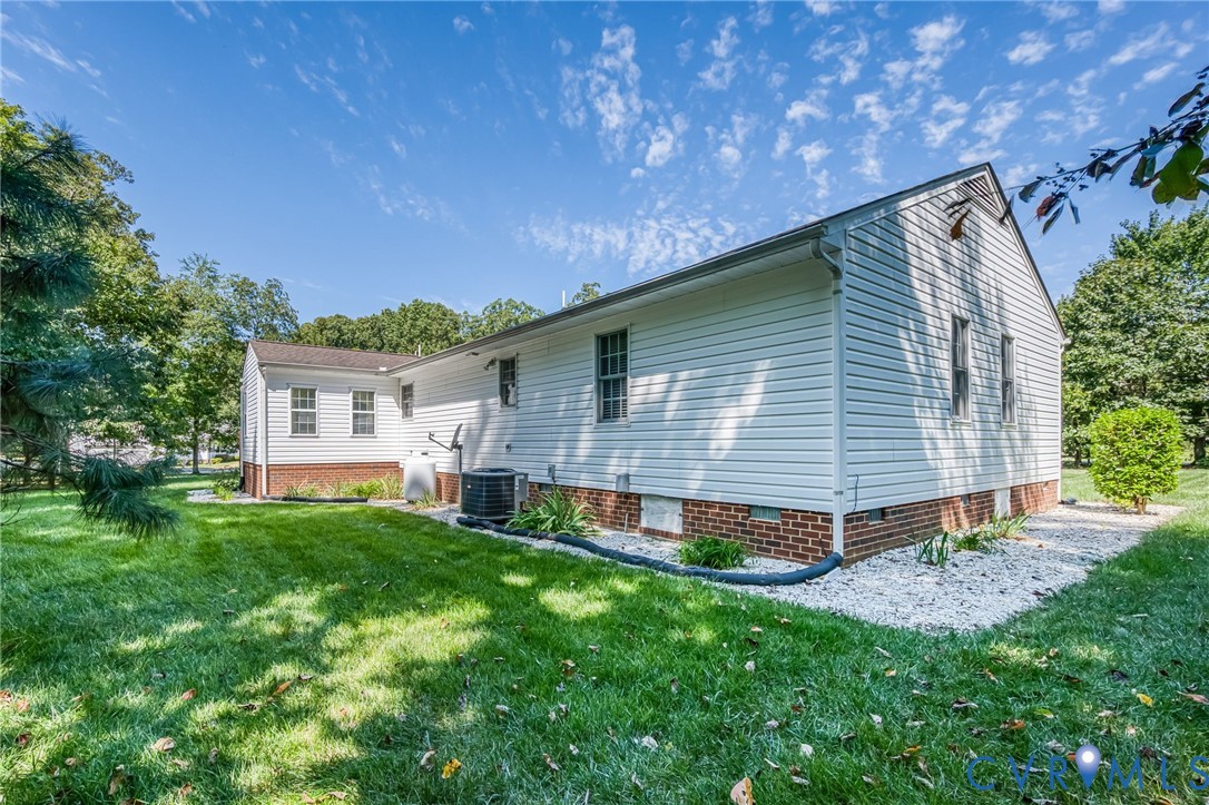 2081 Mill Road Henrico, VA 23231 - Photo 28 of 30 a backyard of a house with table and chairs