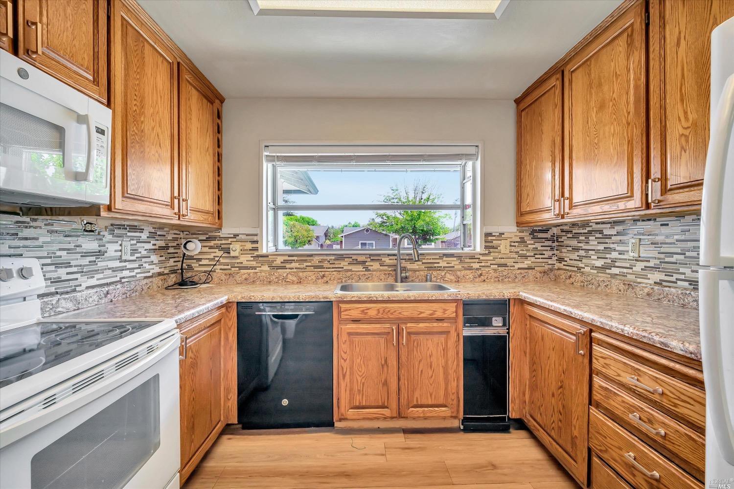 2119 Mission Boulevard Santa Rosa, CA 95409 - Photo 10 of 37