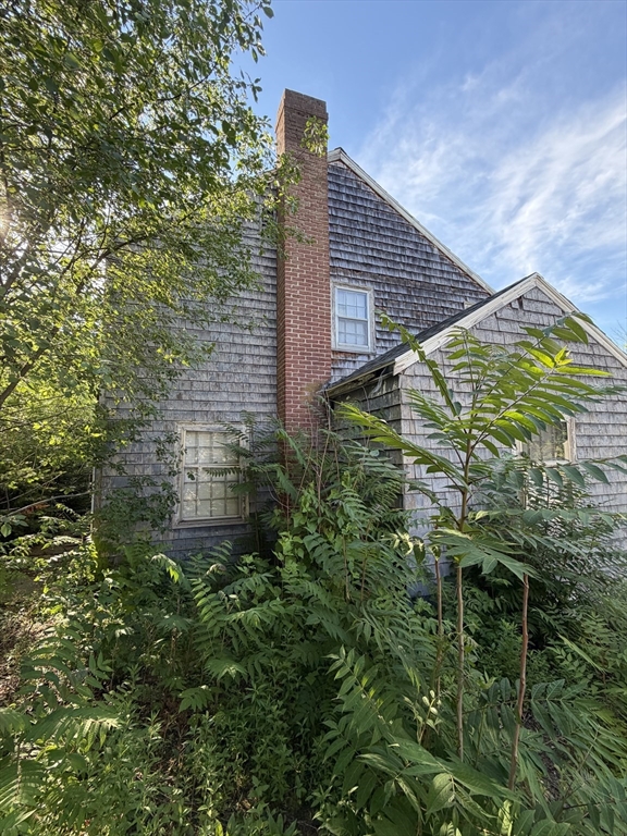79 Longfellow Road Newton, MA 02462 - Photo 2 of 3