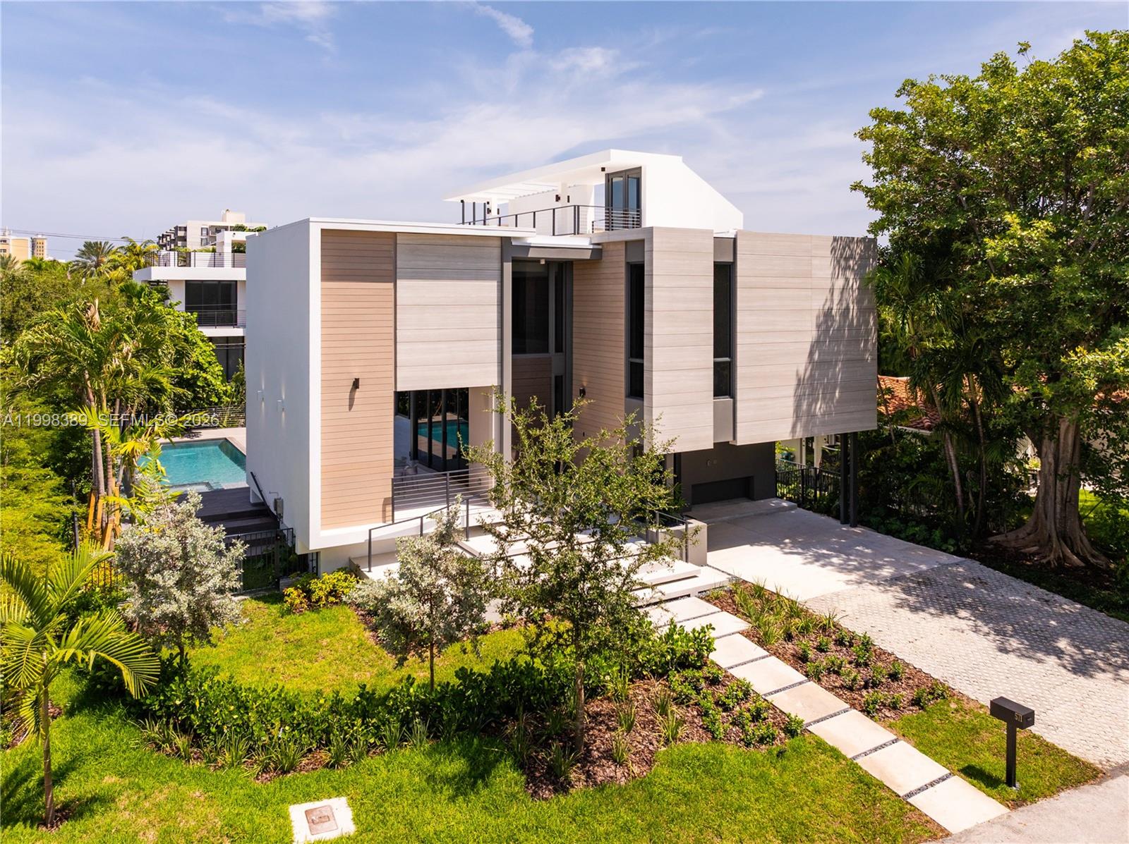 571 Glenridge Road Key Biscayne, FL 33149 - Photo 13 of 33