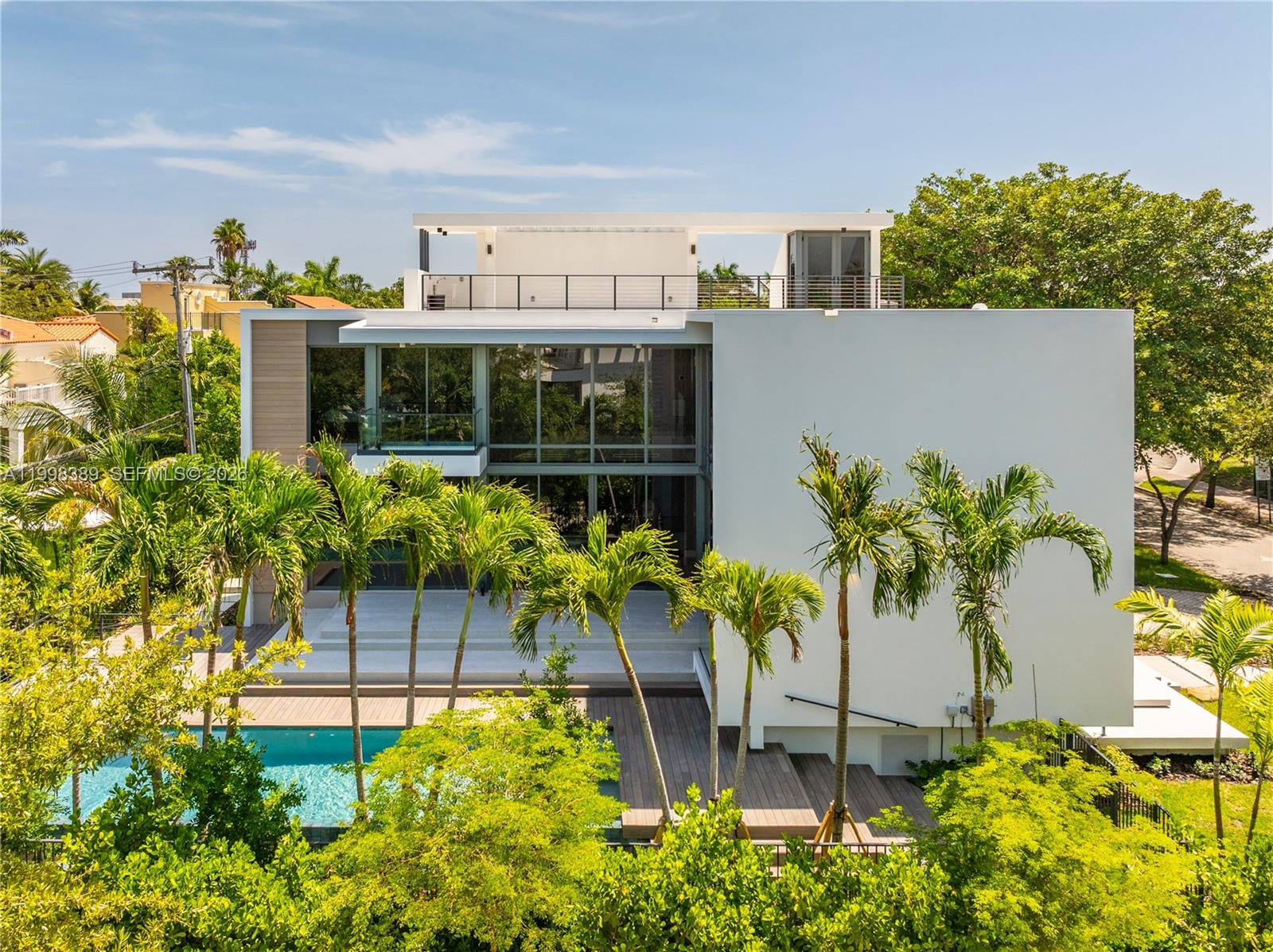 571 Glenridge Road Key Biscayne, FL 33149 - Photo 14 of 33