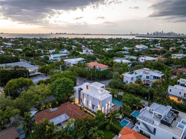 $8,170,000 | 571 Glenridge Road, Key Biscayne, FL 33149