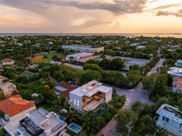 $8,170,000 | 571 Glenridge Road, Key Biscayne, FL 33149