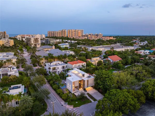 $8,170,000 | 571 Glenridge Road, Key Biscayne, FL 33149