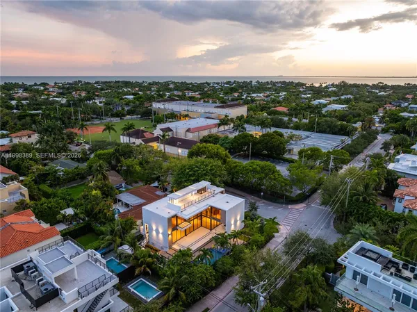 $8,170,000 | 571 Glenridge Road, Key Biscayne, FL 33149