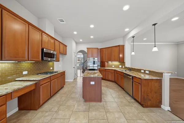 $3,200 | 226 Hamburg Avenue, New Braunfels, TX 78132