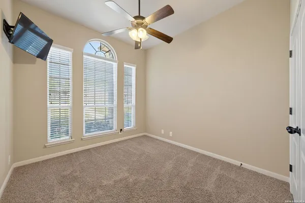 $3,200 | 226 Hamburg Avenue, New Braunfels, TX 78132