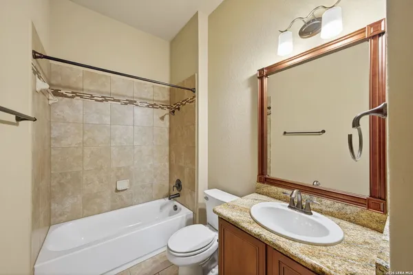 $3,200 | 226 Hamburg Avenue, New Braunfels, TX 78132