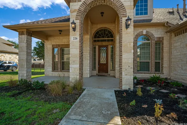 $3,200 | 226 Hamburg Avenue, New Braunfels, TX 78132