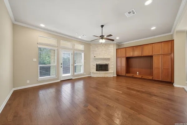 $3,200 | 226 Hamburg Avenue, New Braunfels, TX 78132