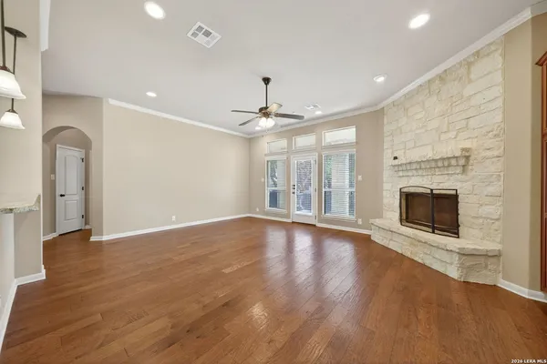 $3,200 | 226 Hamburg Avenue, New Braunfels, TX 78132