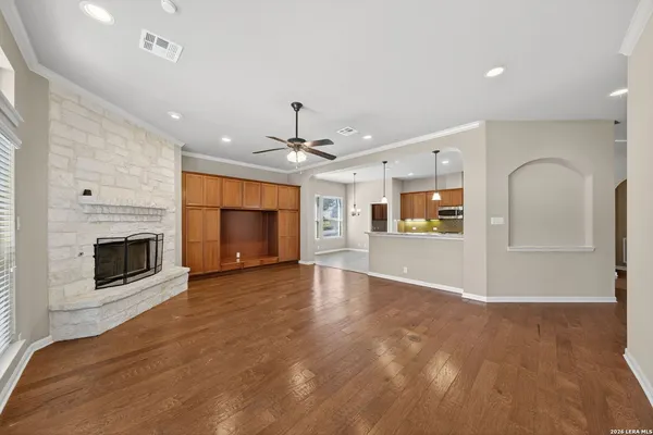 $3,200 | 226 Hamburg Avenue, New Braunfels, TX 78132