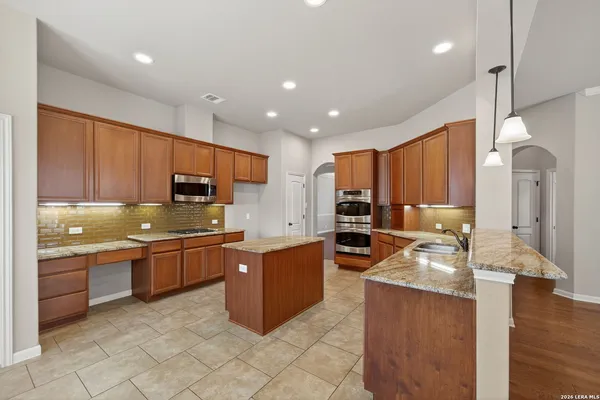 $3,200 | 226 Hamburg Avenue, New Braunfels, TX 78132