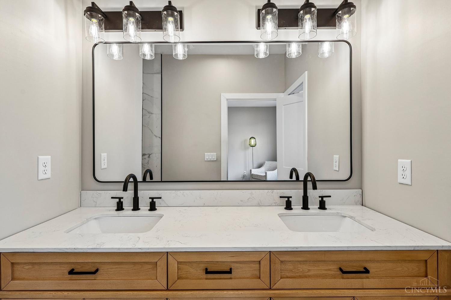 3906 Edwards Road, Unit C Cincinnati, OH 45209 - Photo 31 of 44 Gallery Image 31