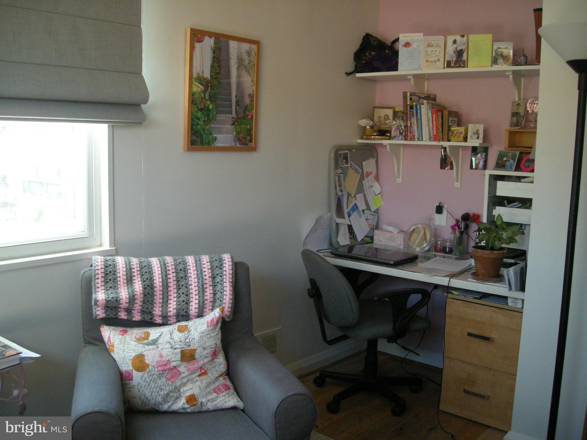 3209 Nerak Road Baltimore, MD 21208 - Photo 15 of 15 a room with a table and a chair