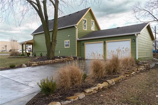 $249,900 | 425 North Cherry Street, Cameron, MO 64429