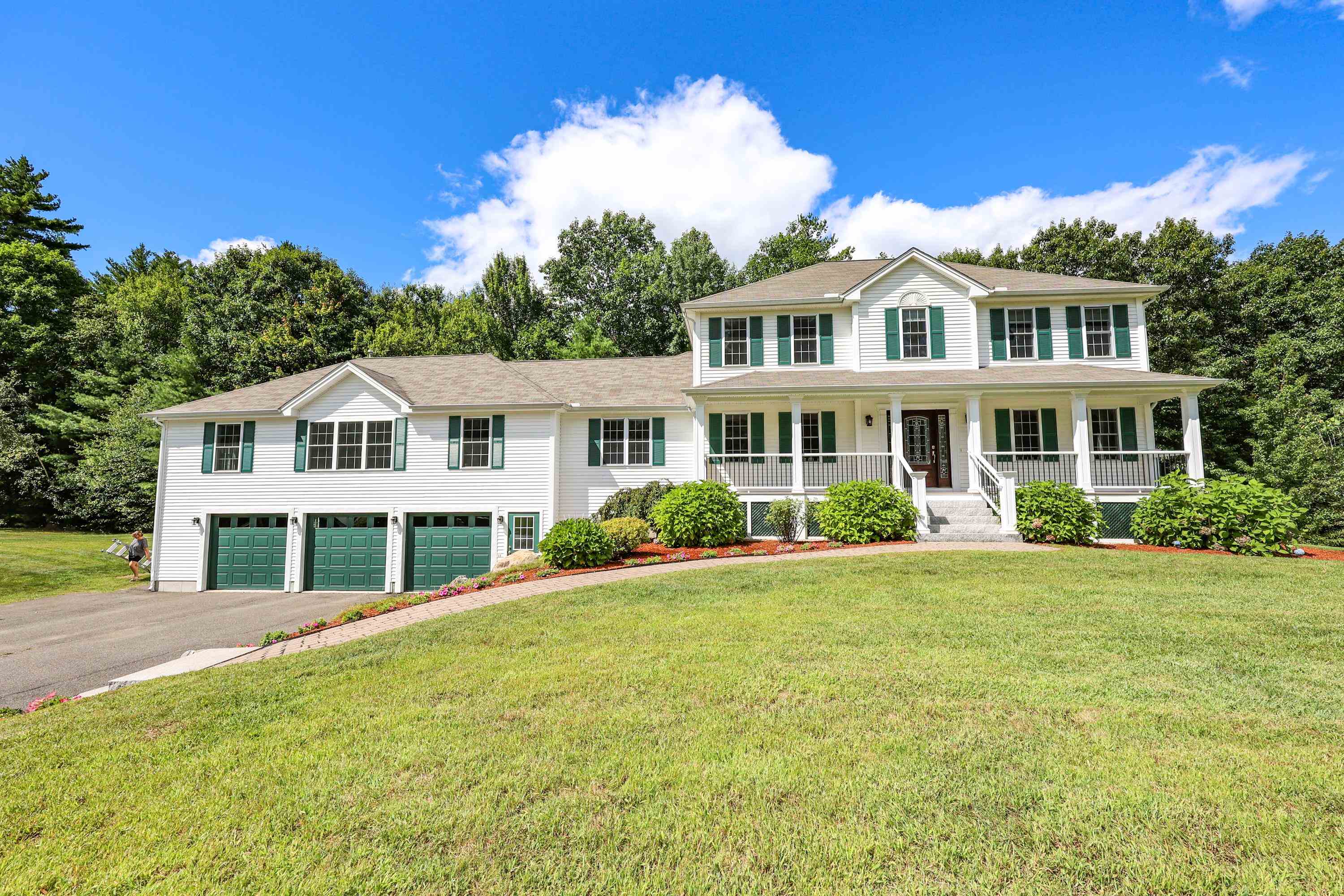 28 Haywood Road Londonderry, NH 03053 - Photo 1 of 1