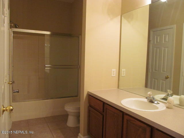 10550 Baymeadows Road, Unit 809 Jacksonville, FL 32256 - Photo 3 of 13 Hallway Bathroom