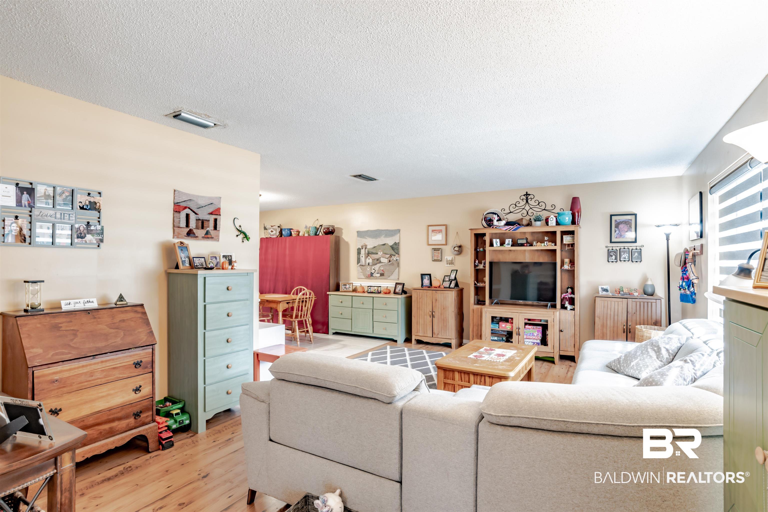 139 Ridgewood Drive Daphne, AL 36526 - Photo 7 of 34 Living Room