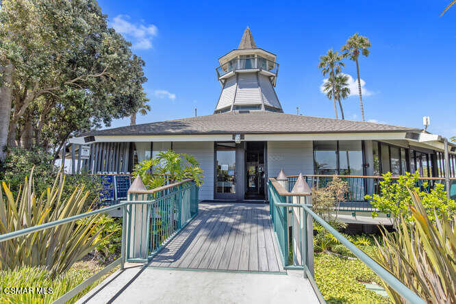 2901 Peninsula Road, Unit 348 Oxnard, CA 93035 - Photo 18 of 22 a front view of house with a garden