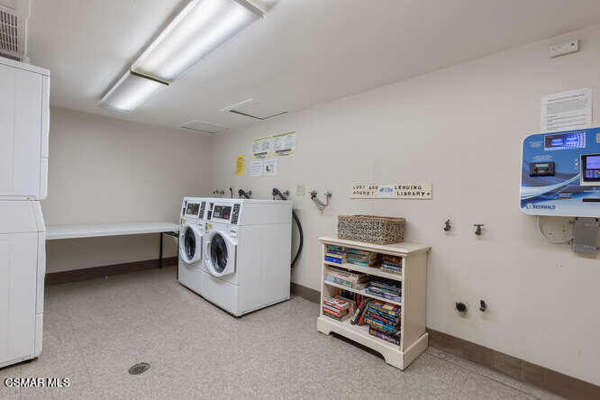2901 Peninsula Road, Unit 348 Oxnard, CA 93035 - Photo 4 of 22 a utility room with dryer and washer